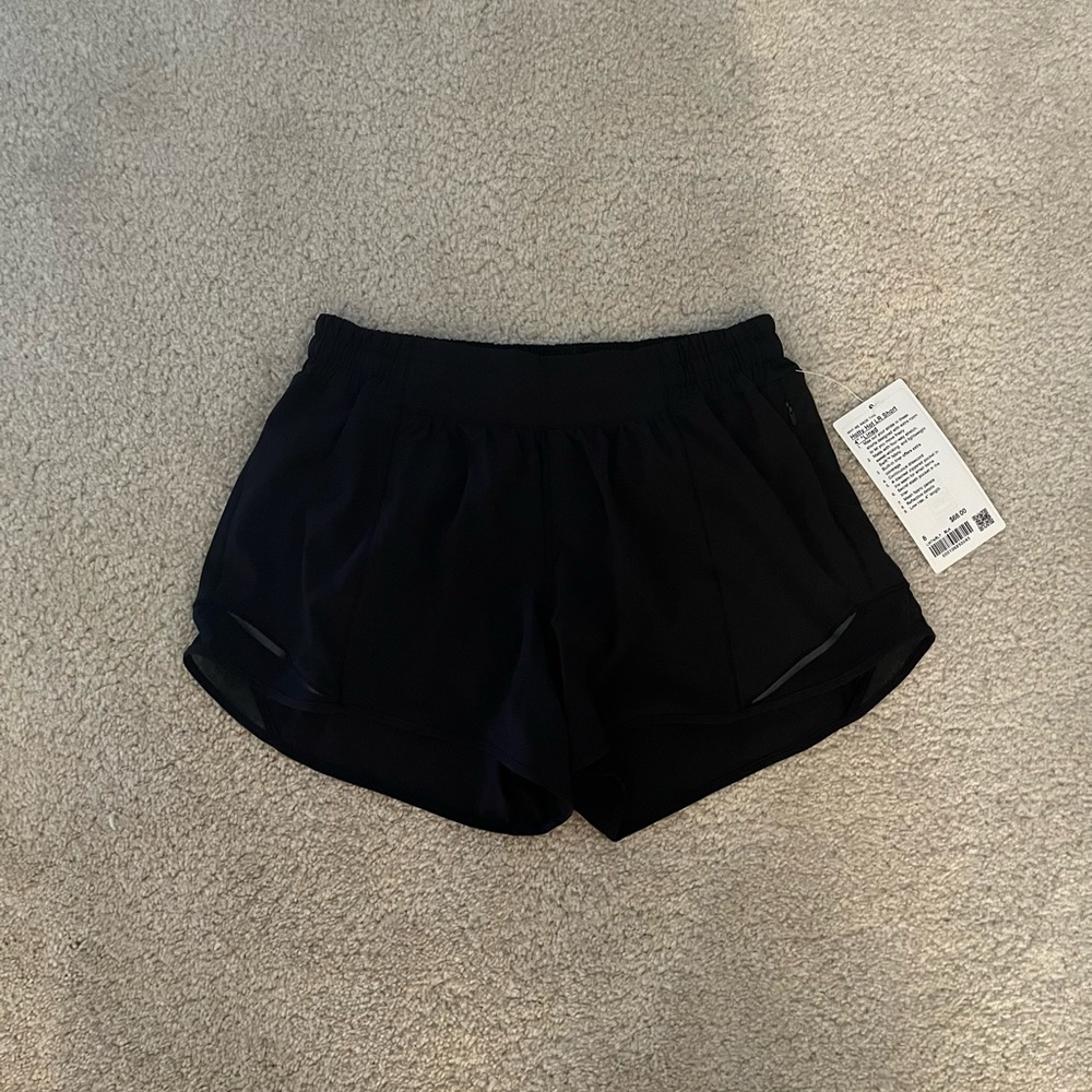 Lululemon hotty hot low rise 4inch shorts